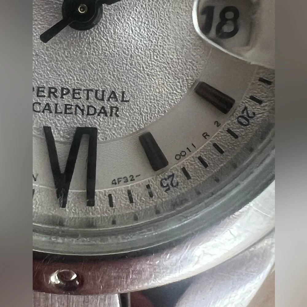 Seiko Perpetual Calendar Rare Ladies Watch White Dial Stainless Bracelet Date